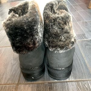 NEW In Box Women’s Kadi Maya Side Zip Ankle Boots with Fur Trim, Gray, Size 7.5